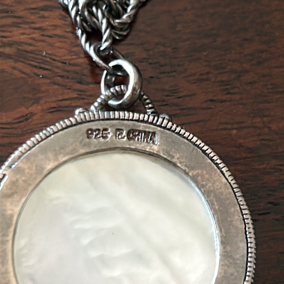 Cameo Mother of pearl necklace - Picture 4 of 8